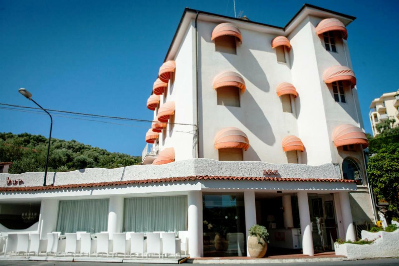 Hotel Iva Diano Marina Zewnętrze zdjęcie