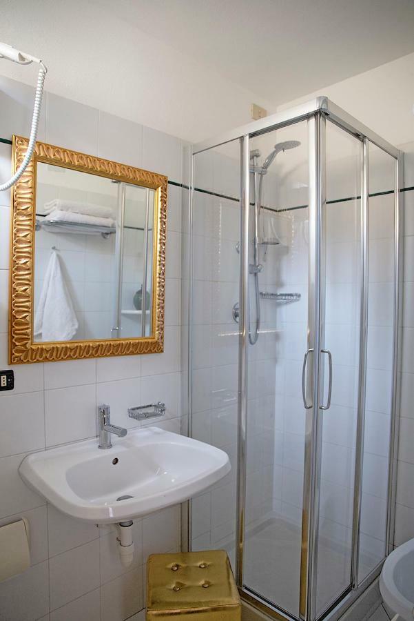 Hotel Iva Diano Marina Zewnętrze zdjęcie